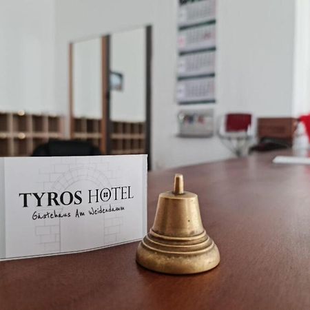 Tyros Hotel Und Gaestehaus Am Weidendamm Hanóver Exterior foto