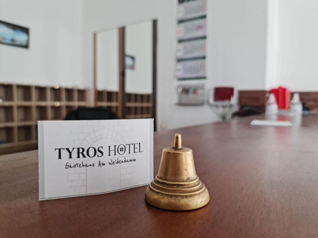 Tyros Hotel Und Gaestehaus Am Weidendamm Hanóver Exterior foto
